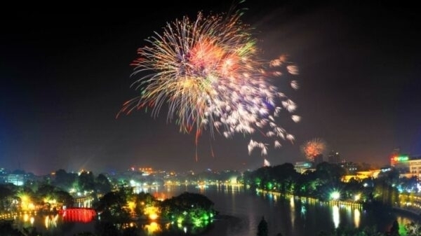 Hà Nội bắn pháo hoa trong 2 ngày mừng thống nhất đất nước