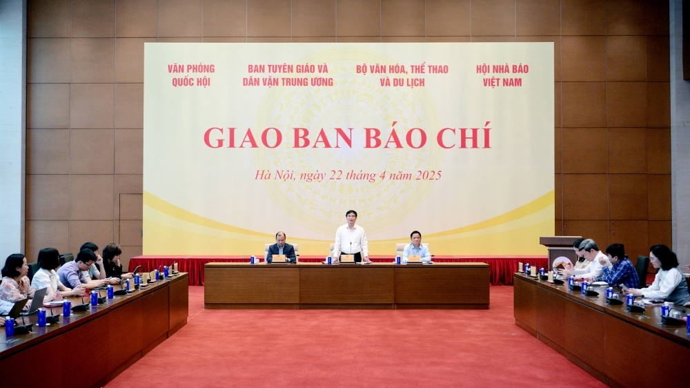 Báo chí tăng thời lượng thông tin về “kỳ họp lịch sử với những quyết sách lịch sử”