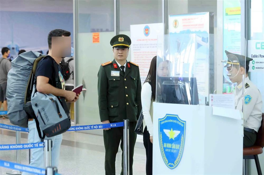 Công an kiểm soát an ninh hàng không cấp độ 1 dịp lễ 30/4-1/5 Công an kiểm soát an ninh hàng không cấp độ 1 dịp lễ 30/4-1/5