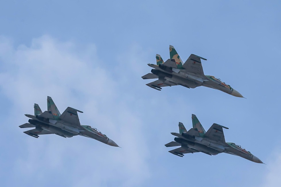 Hình ảnh Bác Hồ nổi bật trong buổi tổng luyện diễu binh 30.4 ở TP.HCM- Ảnh 4.