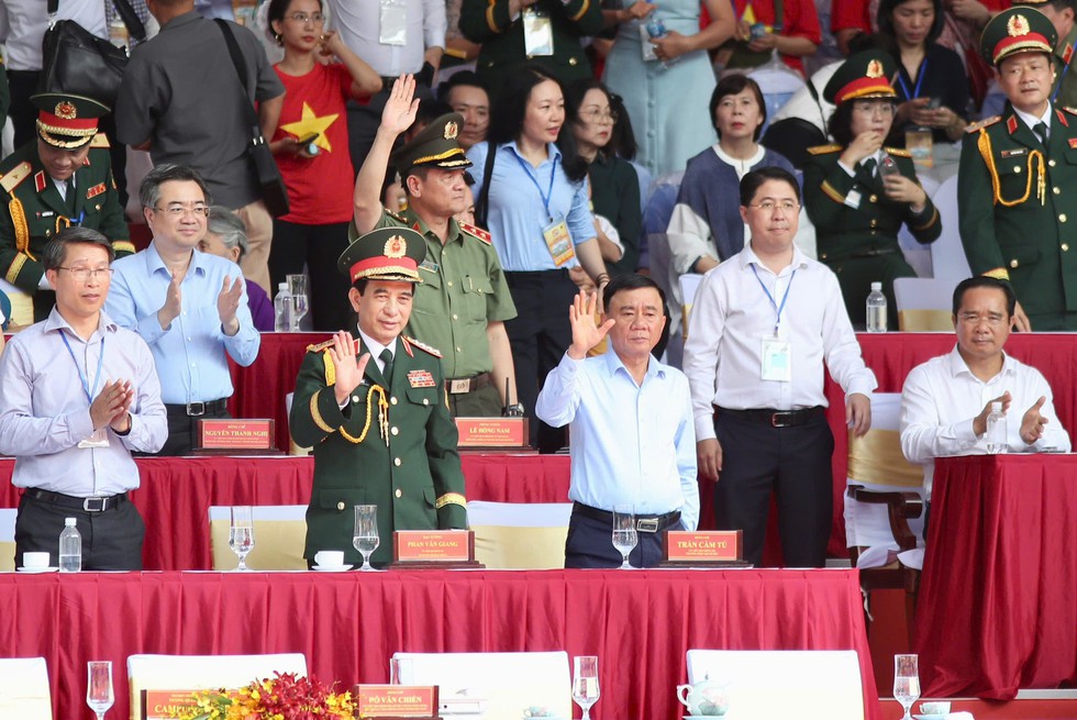 Hình ảnh Bác Hồ nổi bật trong buổi tổng luyện diễu binh 30.4 ở TP.HCM- Ảnh 14.