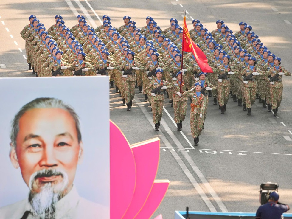 Hình ảnh Bác Hồ nổi bật trong buổi tổng luyện diễu binh 30.4 ở TP.HCM- Ảnh 9.