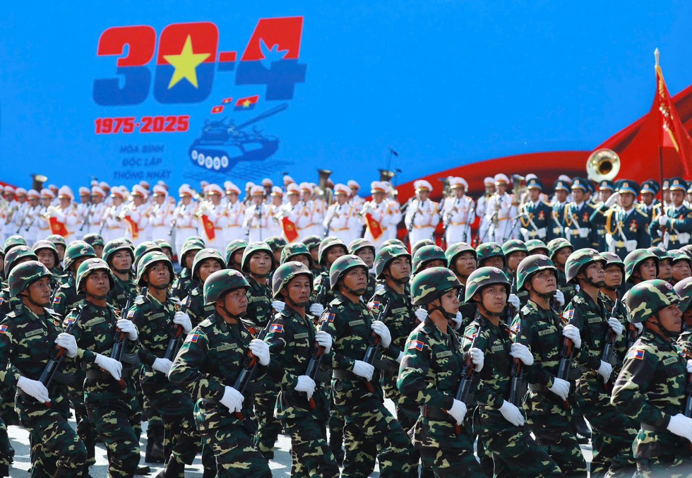 Hình ảnh Bác Hồ nổi bật trong buổi tổng luyện diễu binh 30.4 ở TP.HCM- Ảnh 13.