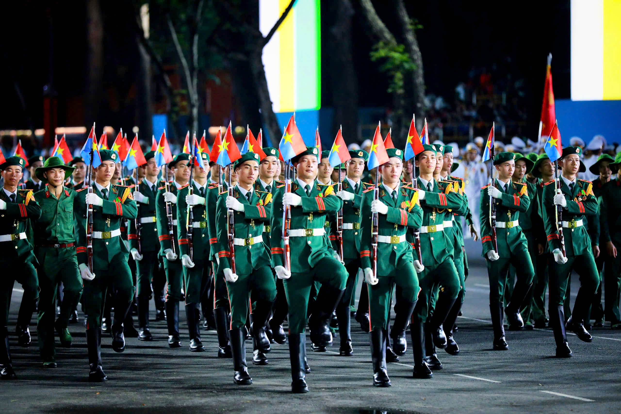 Hình ảnh Bác Hồ nổi bật trong buổi tổng luyện diễu binh 30.4 ở TP.HCM- Ảnh 18.