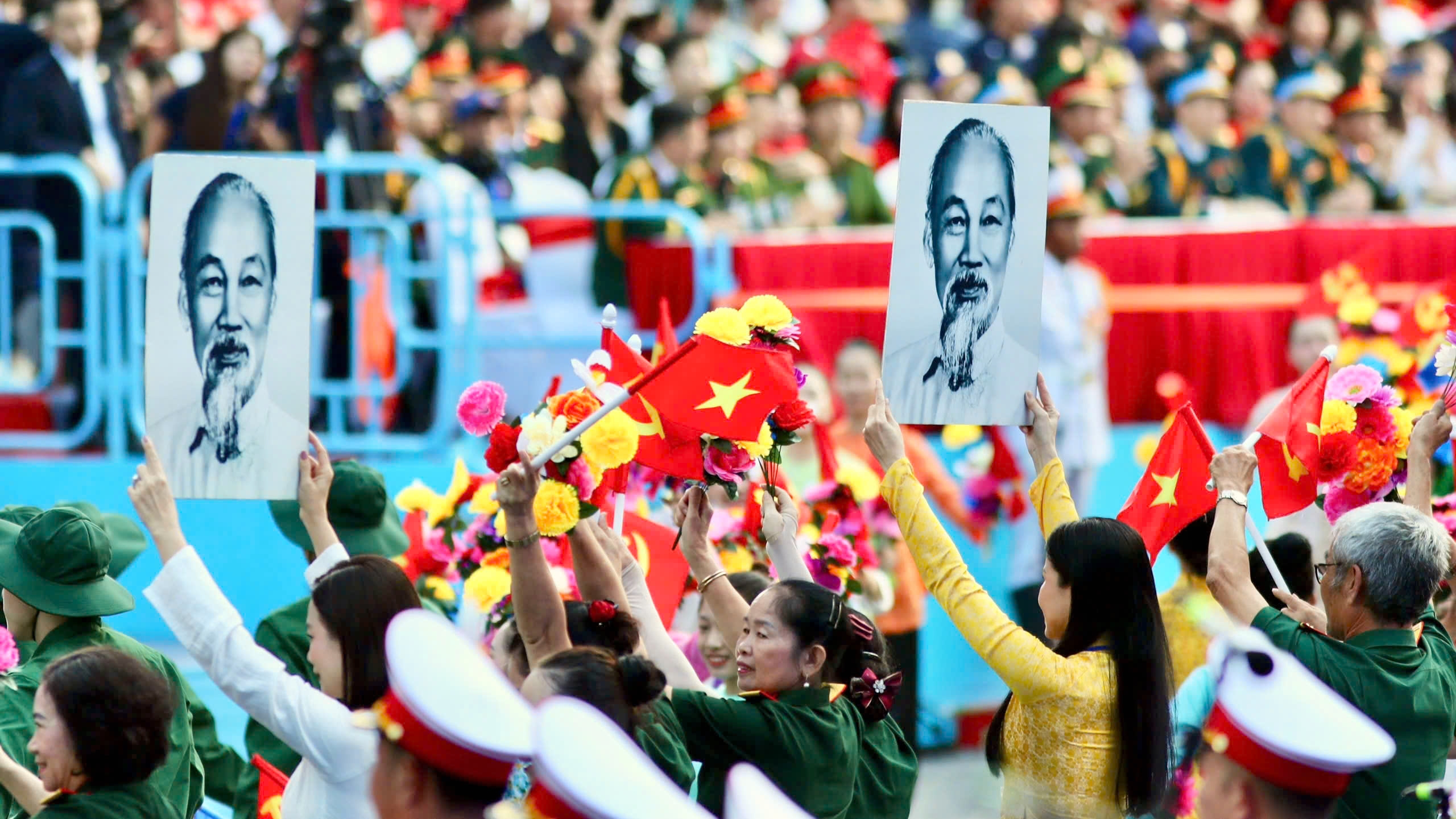 Hình ảnh Bác Hồ nổi bật trong buổi tổng luyện diễu binh 30/4 ở TP HCM