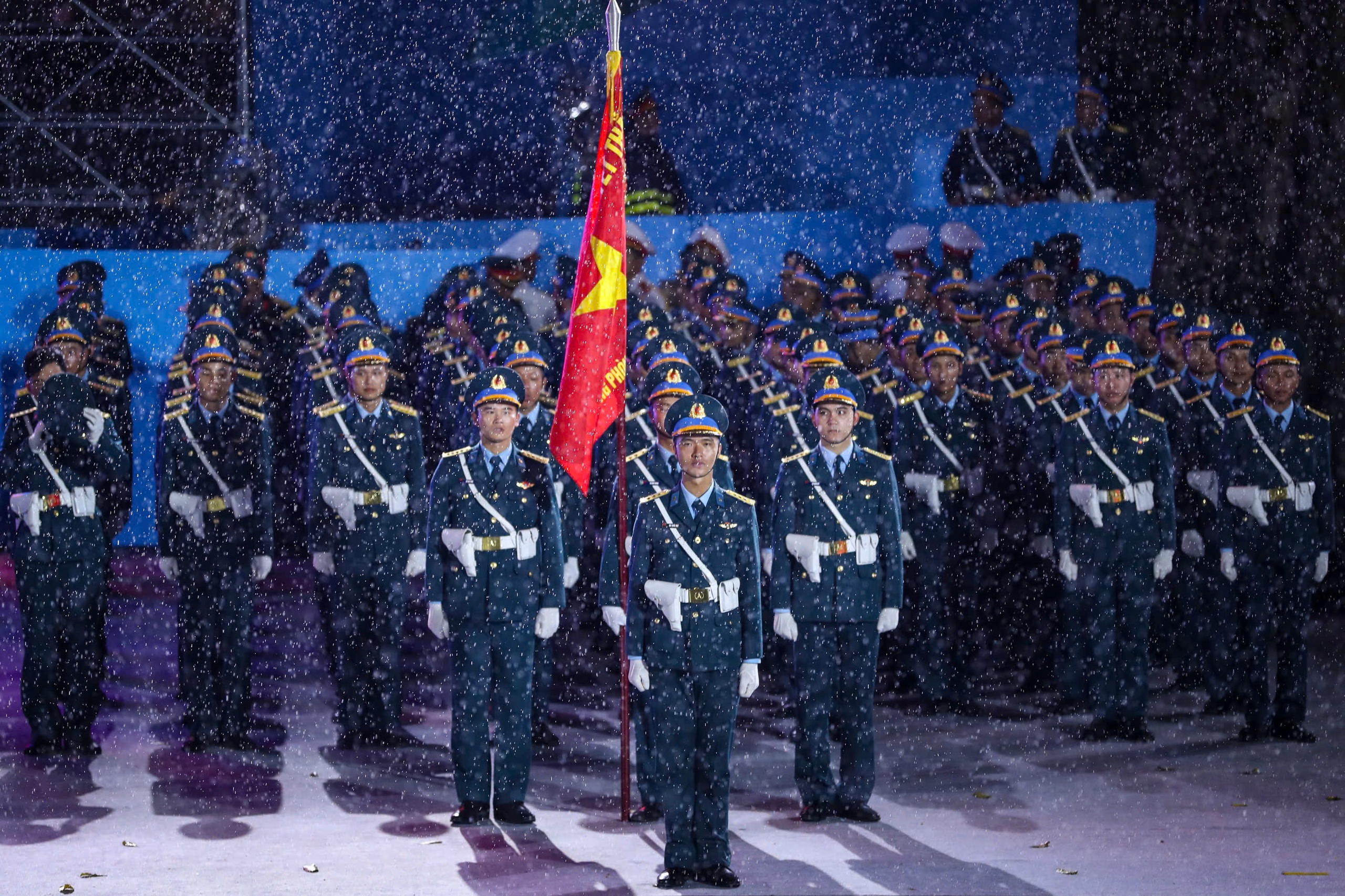 Hình ảnh Bác Hồ nổi bật trong buổi tổng luyện diễu binh 30.4 ở TP.HCM- Ảnh 41.