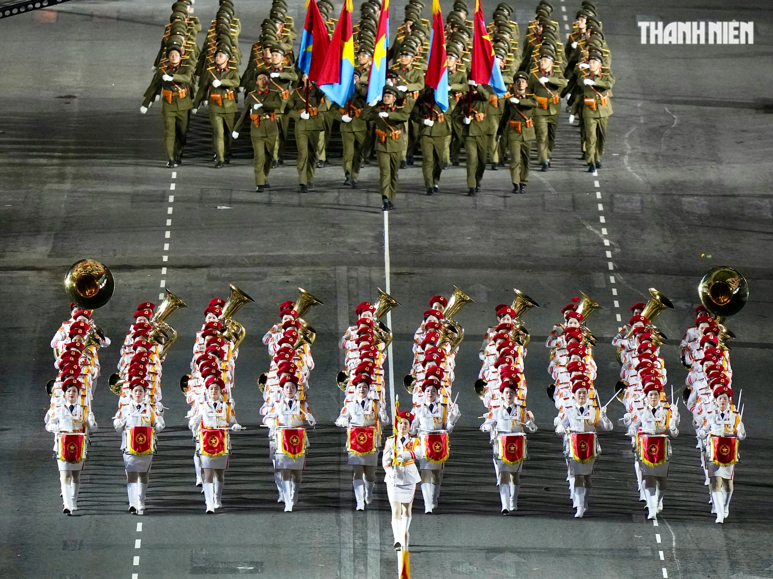 Hình ảnh Bác Hồ nổi bật trong buổi tổng luyện diễu binh 30.4 ở TP.HCM- Ảnh 40.