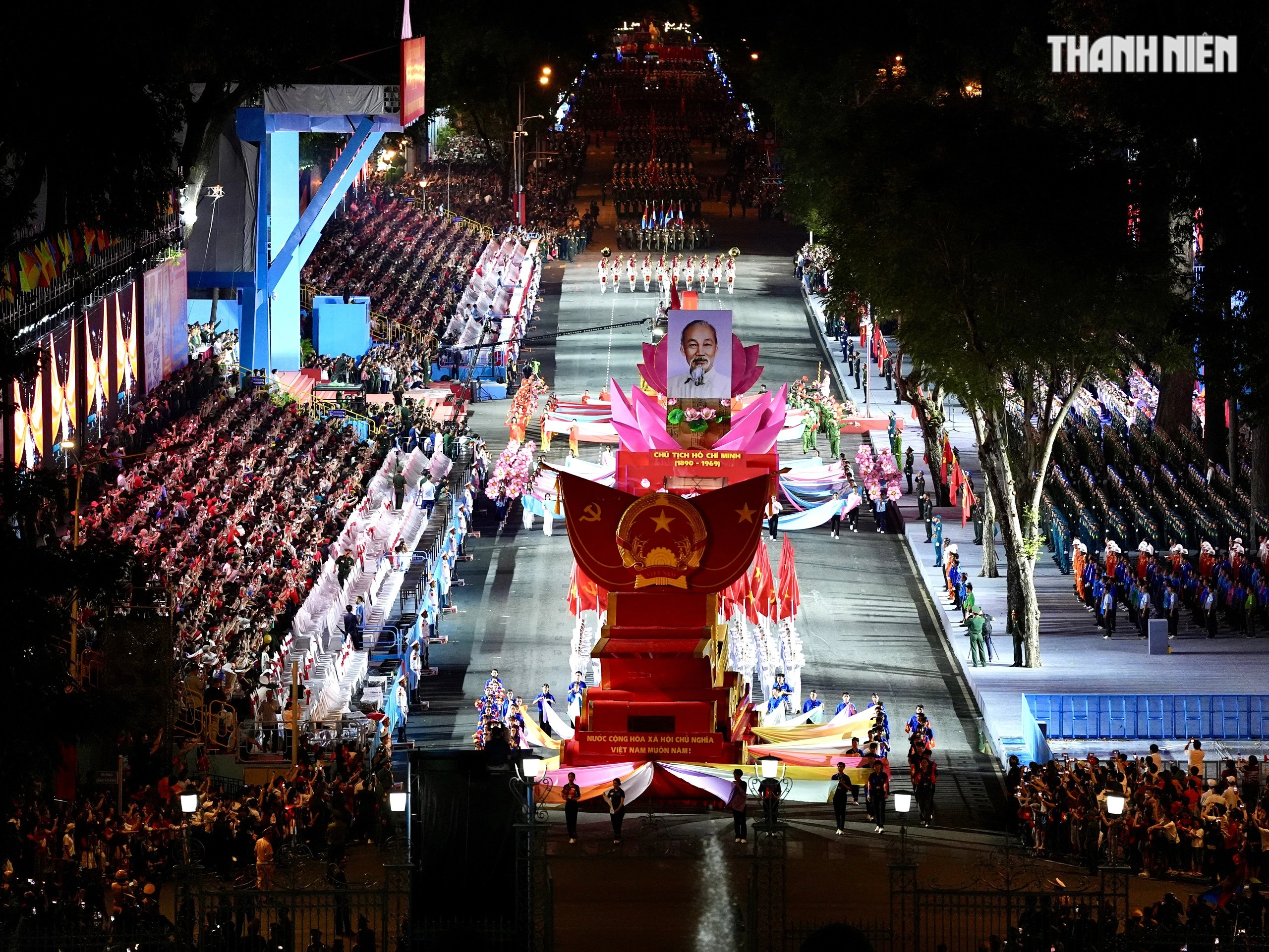 Hình ảnh Bác Hồ nổi bật trong buổi tổng luyện diễu binh 30.4 ở TP.HCM- Ảnh 38.