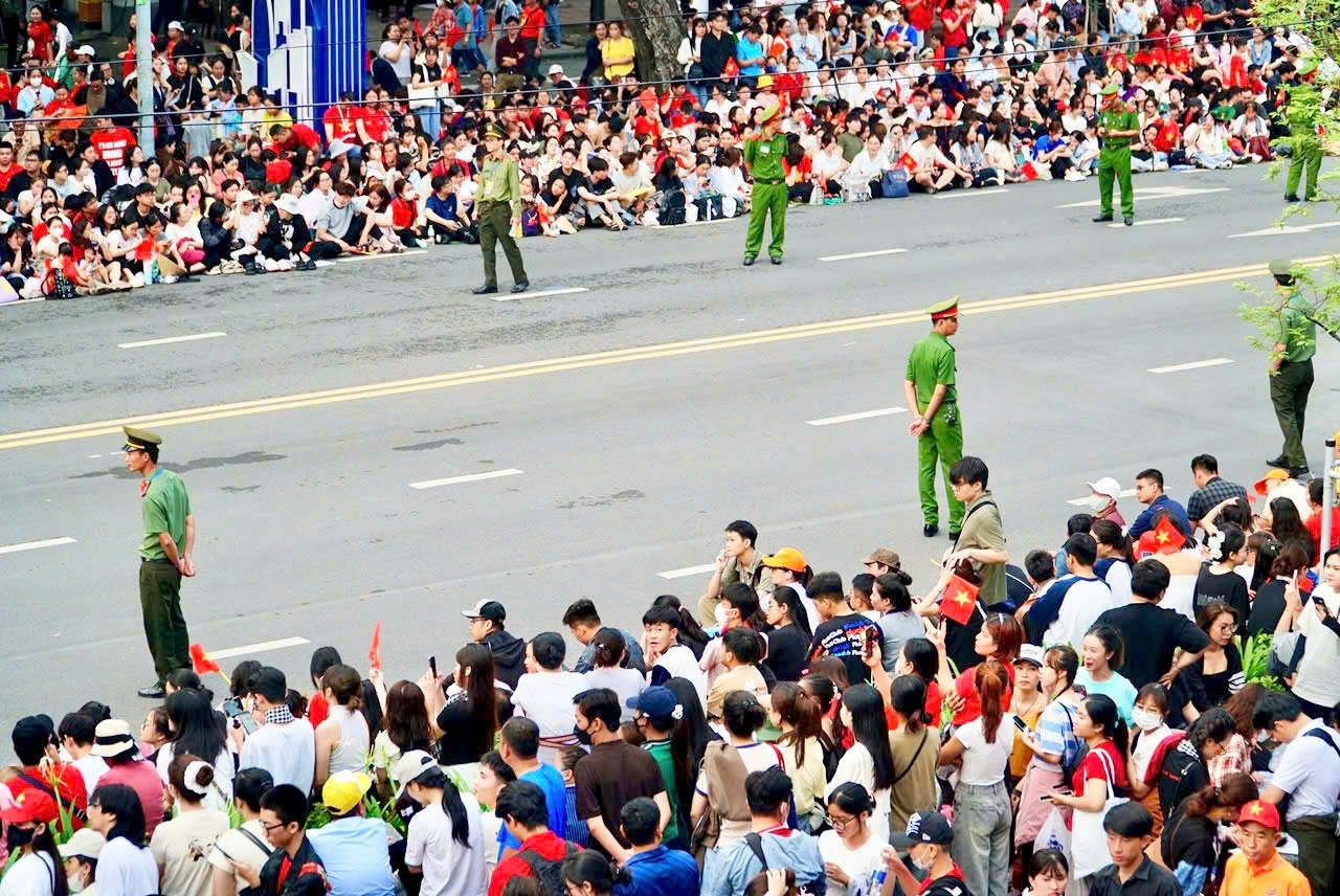 Hình ảnh Bác Hồ nổi bật trong buổi tổng luyện diễu binh 30.4 ở TP.HCM- Ảnh 27.