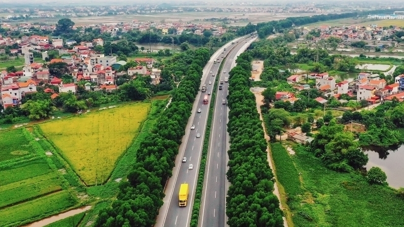 Cao tốc muốn thu phí phải có trạm dừng nghỉ