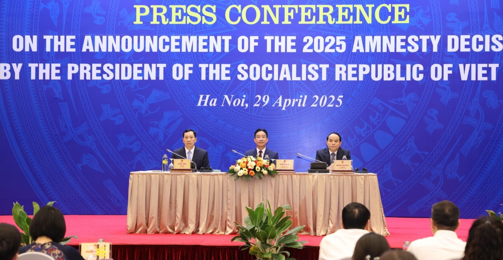 Chủ tịch nước đặc xá cho hơn 8.000 phạm nhân dịp kỷ niệm thống nhất đất nước Chủ tịch nước đặc xá cho hơn 8.000 phạm nhân dịp kỷ niệm thống nhất đất nước