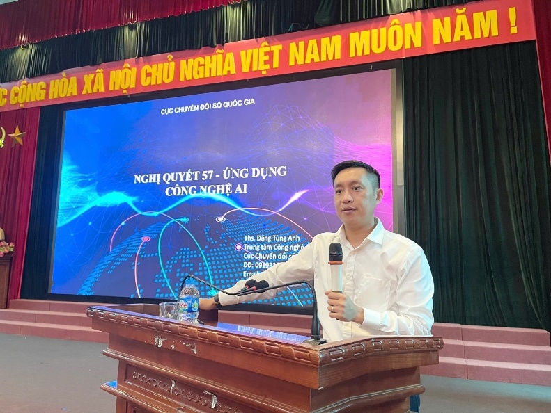 Hoài Đức tập huấn cho cán bộ về chuyển đổi số, ứng dụng AI Hoài Đức tập huấn cho cán bộ về chuyển đổi số, ứng dụng AI