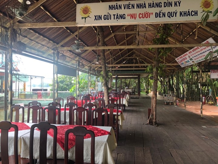 Sau bài học chìm tàu Dìn Ký, loạt nhà hàng vẫn ngang nhiên lấn sông Sài Gòn sau bai hoc chim tau din ky loat nha hang van ngang nhien lan song sai gon