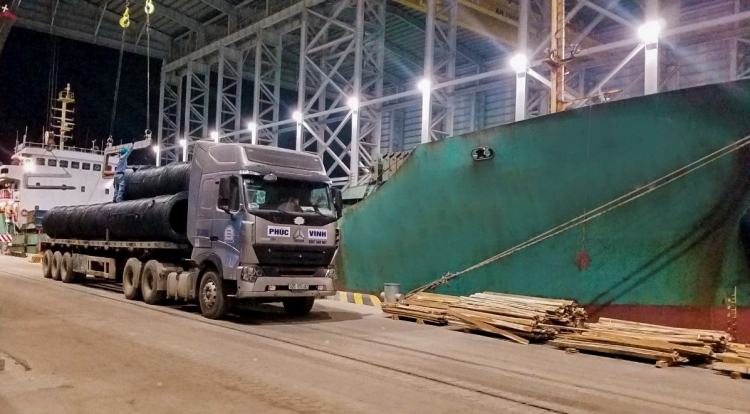 Hòa Phát Dung Quất lần đầu xuất khẩu thép ra nước ngoài hoa phat dung quat lan dau xuat khau thep ra nuoc ngoai