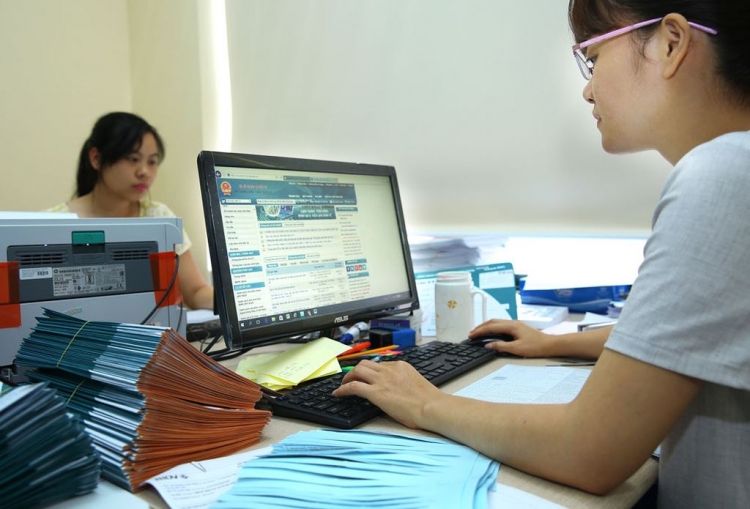 ha noi doc thuc thuc hien lo trinh dau thau qua mang
