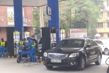 Luôn được "đảm bảo" lãi 300 đồng/lít, xăng dầu lại kêu lỗ nặng