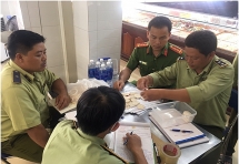 Hai doanh nghiệp vàng bị phát hiện chế tác đồ trang sức nghi từ ngà voi