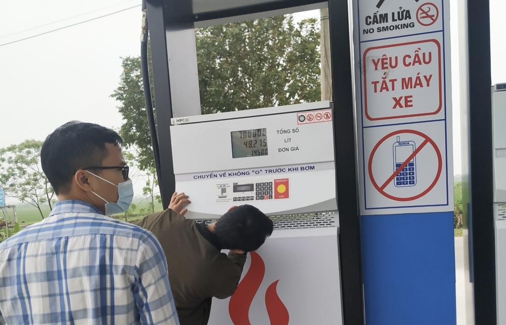 Cây xăng ở Ninh Bình bị phạt nặng vì bán xăng kém chất lượng