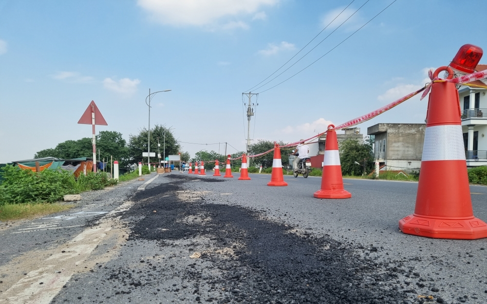 Hà Nội: Xác định nguyên nhân tuyến đê vừa mất 300 tỷ đồng nâng cấp đã nứt gãy