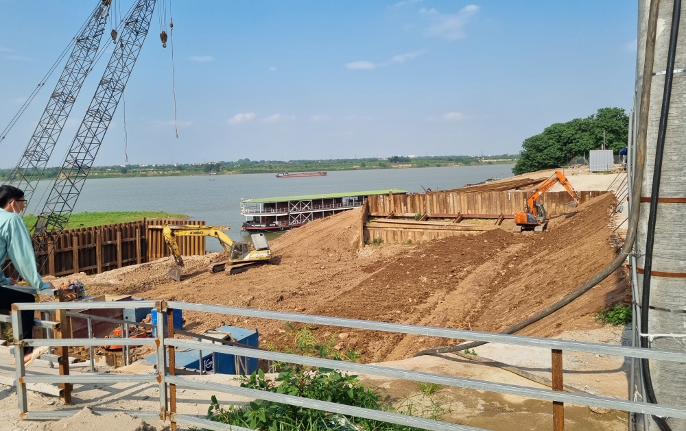 Hà Nội: Xác định nguyên nhân tuyến đê vừa mất 300 tỷ đồng nâng cấp đã nứt gãy