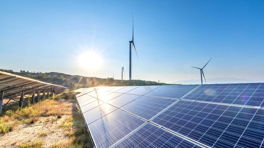 Chính phủ yêu cầu đẩy nhanh cấp phép hoạt động các dự án điện gió, điện mặt trời