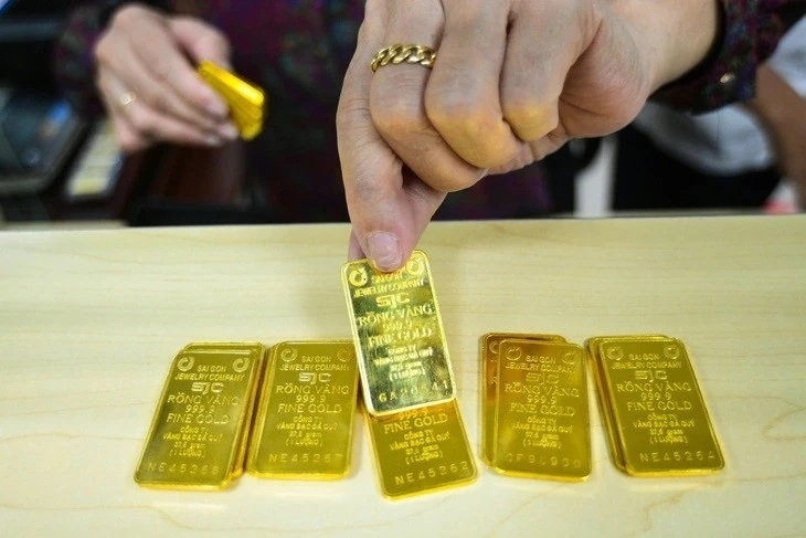 Giá vàng vẫn tăng “phi mã”: Nghịch lý của giải pháp đấu thầu vàng