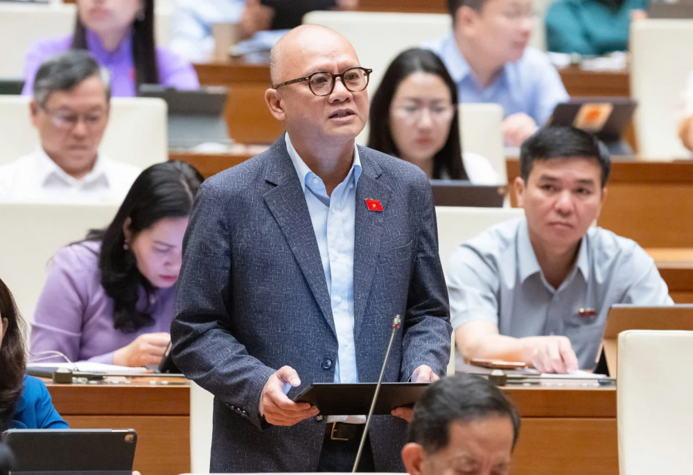 Có không ít cô giáo đi làm 