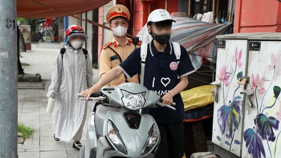 Cha mẹ bị phạt nặng nếu giao xe cho con chưa đủ tuổi điều khiển