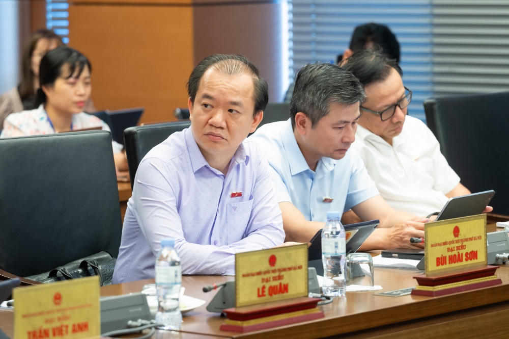 Có chính sách lương, thưởng gắn với hiệu suất công việc của cán bộ, công chức