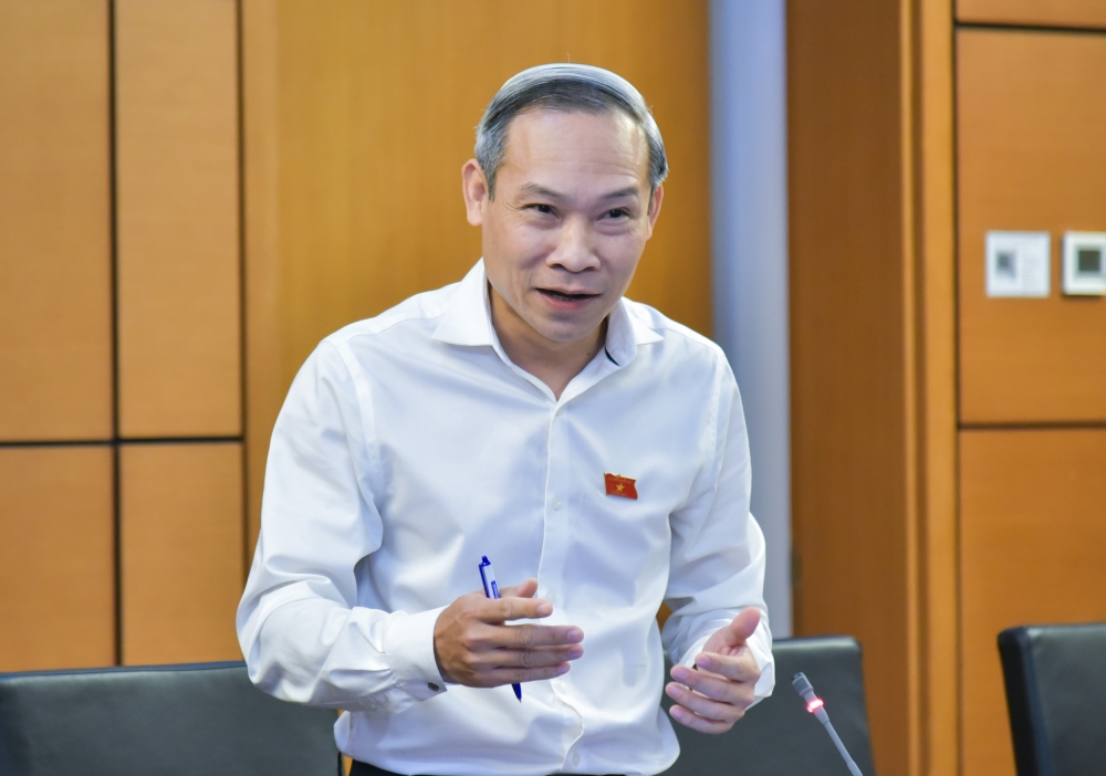 MỘT NGHỊ QUYẾT ĐẶC BIỆT