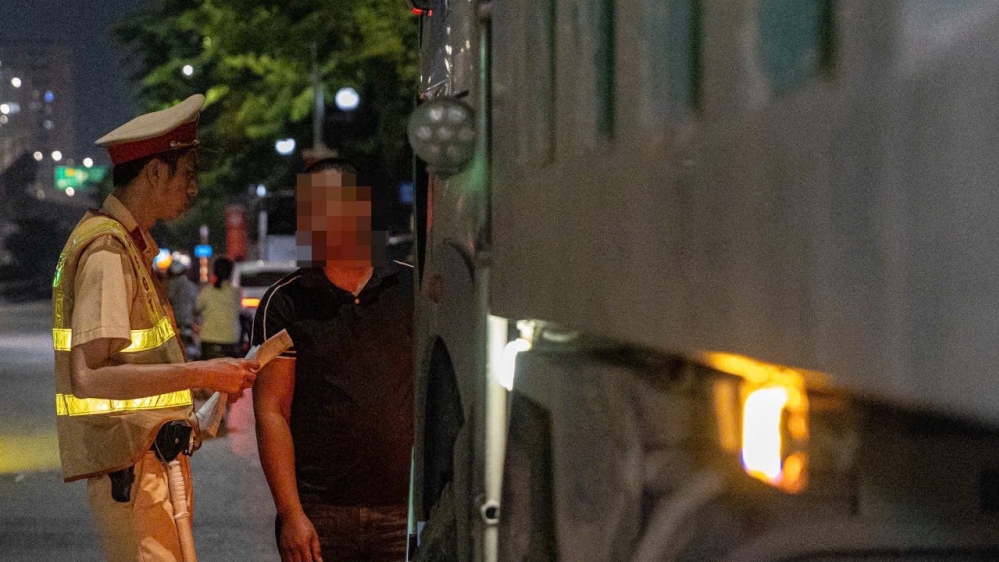 Cảnh sát giao thông Hà Nội quyết không để xe quá tải lộng hành