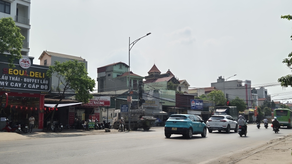 Hoài Đức: Nguy hiểm rình rập người dân vì thiếu đèn tín hiệu giao thông
