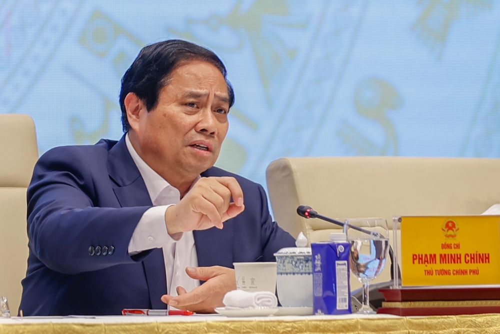 Thủ tướng: Cương quyết cắt bỏ các thủ tục rườm rà, gây phiền hà cho người dân và doanh nghiệp Thủ tướng: Cương quyết cắt bỏ các thủ tục rườm rà, gây phiền hà cho người dân và doanh nghiệp