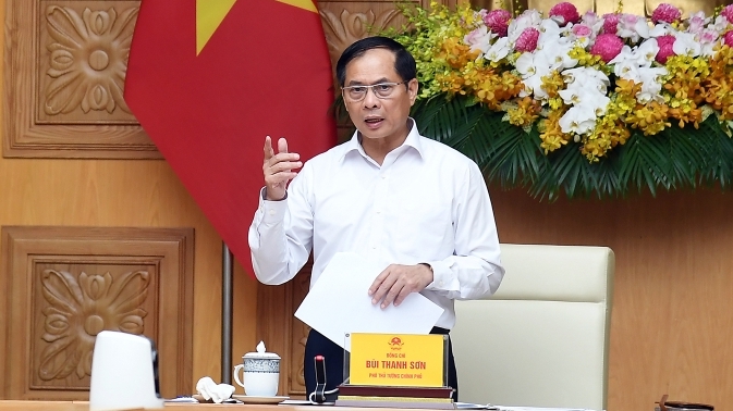 Phó Thủ tướng: Kiểm tra ngay khi có người dân tố giác buôn bán hàng giả