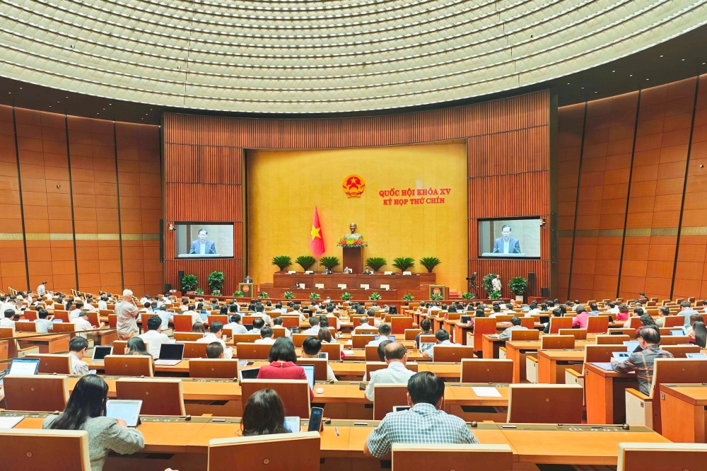 Quốc hội thảo luận việc miễn học phí cho học sinh