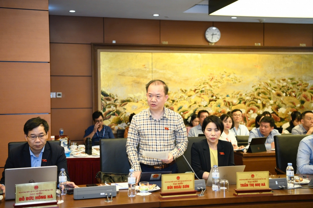 Không chỉ miễn học phí, người dân kỳ vọng trường lớp phải tốt hơn