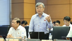 van con tren nong duoi lanh doi moi phai tham xuong cap xa