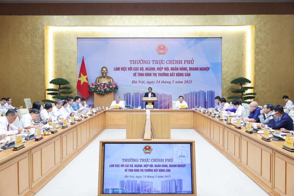 Thủ tướng: Xử lý nghiêm các hành vi đầu cơ, lũng đoạn; hướng tới mục tiêu mọi người dân đều có chỗ ở