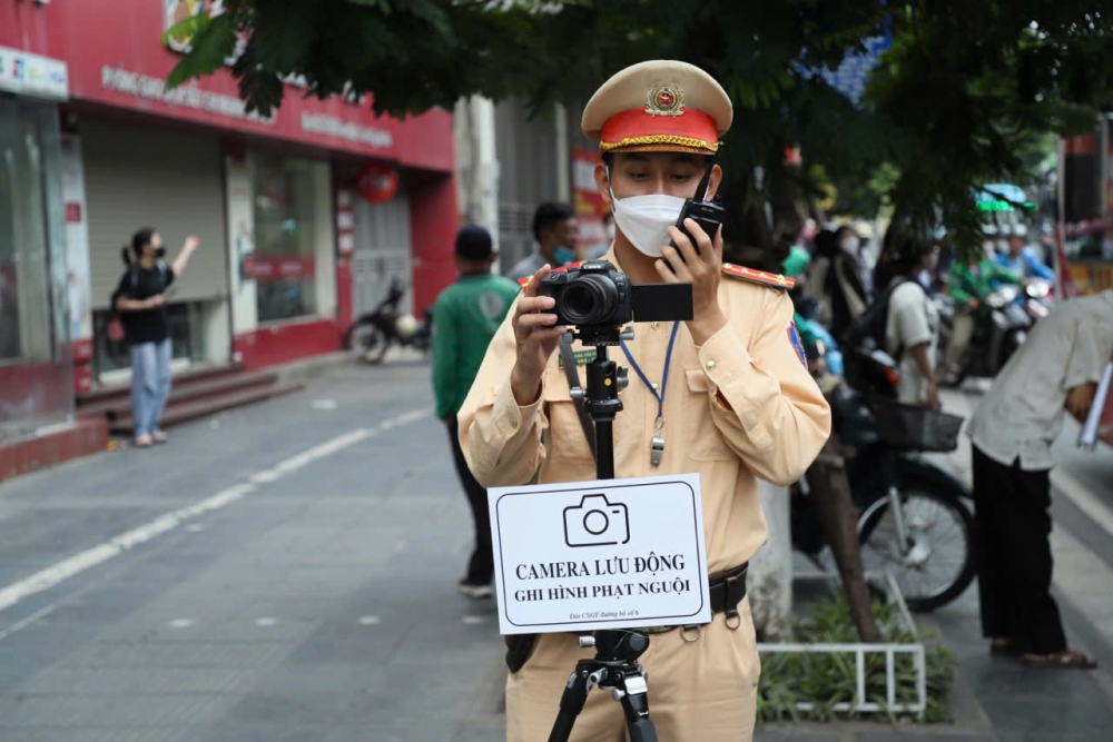 Hà Nội: Cảnh sát giao thông ghi hình phạt nguội xe máy tại 8 tuyến đường