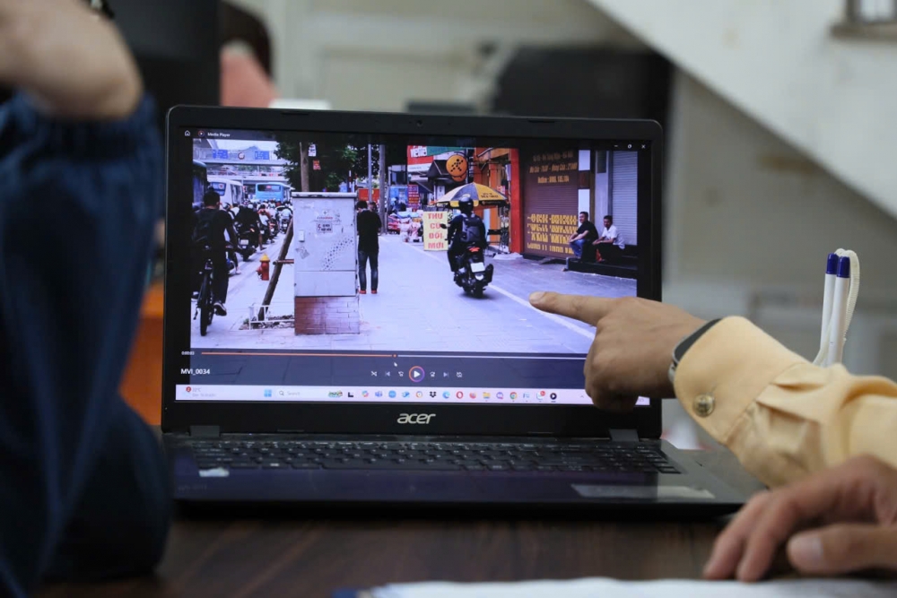 Hà Nội: Cảnh sát giao thông ghi hình phạt nguội xe máy tại 8 tuyến đường