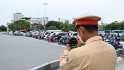 ha noi canh sat giao thong ghi hinh phat nguoi xe may tai 8 tuyen duong