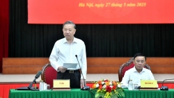 can bo bi ky luat khong duoc bo tri chuc vu cao hon trong khoa moi