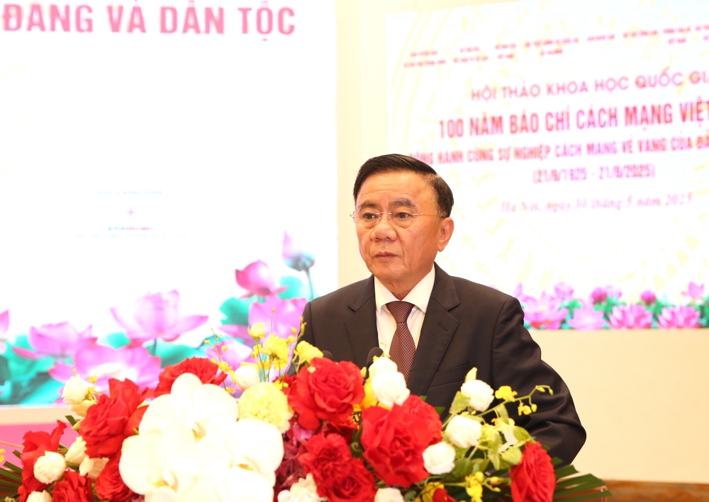 Báo chí cần đặc biệt coi trọng đạo đức nghề nghiệp