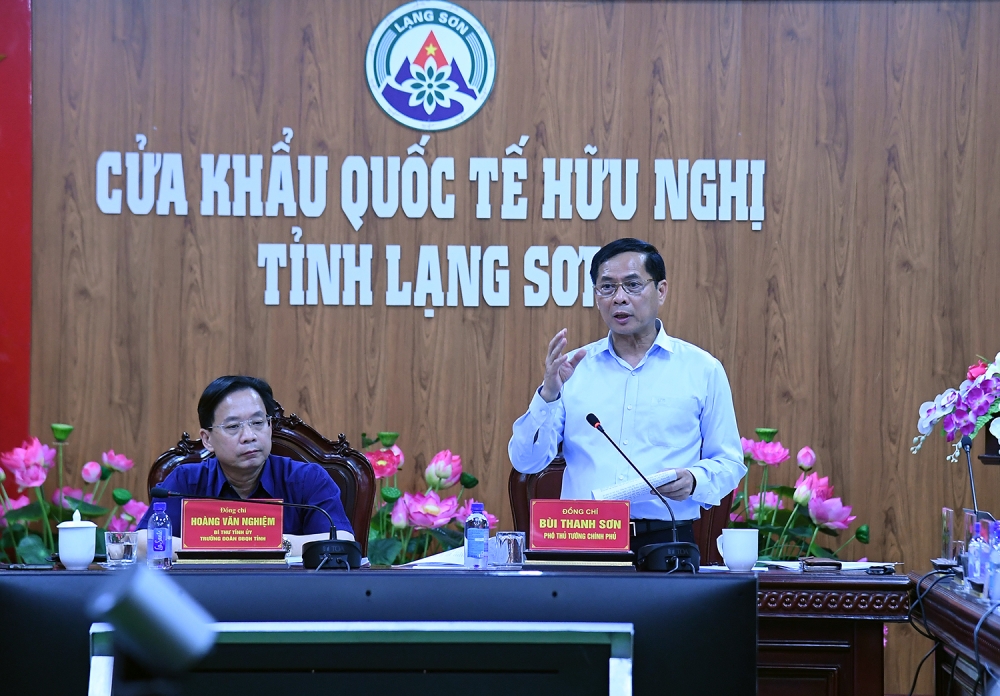 Kiên quyết xử lý cán bộ suy thoái tiếp tay cho buôn lậu, hàng giả