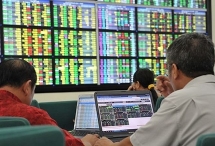 Hai cá nhân bị phạt tiền do vi phạm về chứng khoán