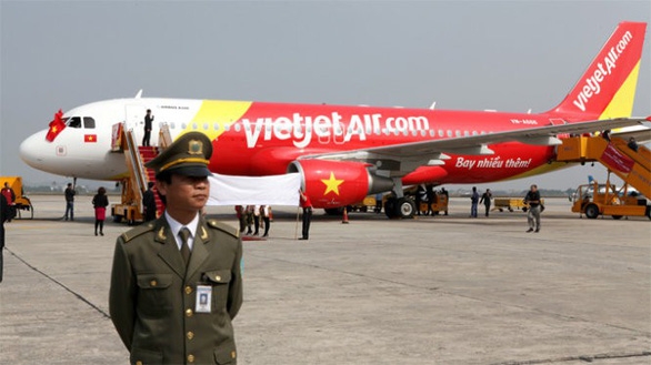 vietjet cham huy chuyen nhieu do bi thoi coi viec phi cong bay qua gio