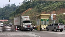 Đề xuất cấp “hộ chiếu vắc xin” cho lái xe chở nông sản qua biên giới Việt Nam - Trung Quốc