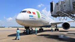 Các hãng bay không để máy bay nằm sân trên một tháng