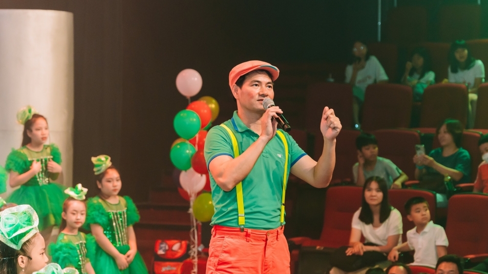 Xuân Bắc - Tự Long mang món quà đến khán giả nhí với "Biệt đội siêu anh hùng"
