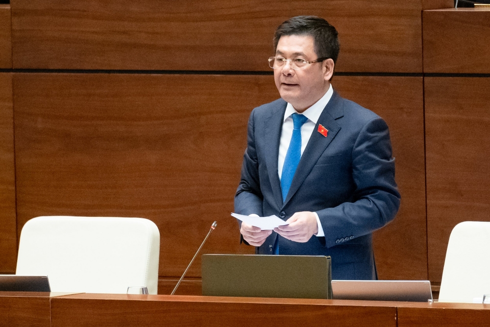 Bộ trưởng Nguyễn Hồng Diên trả lời chất vấn trước Quốc hội